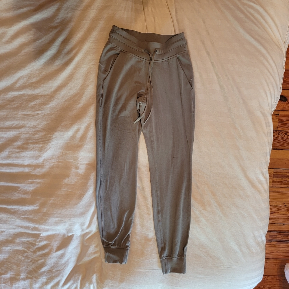 Lululemon joggers,gray, women’s size 2